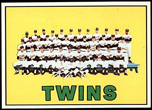 1967 Topps 211 Близнаци Team Миннесотские близнаци (Бейзболна картичка) NM+ Близнаци